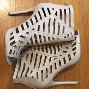 Cage heel booties, zipper in the back